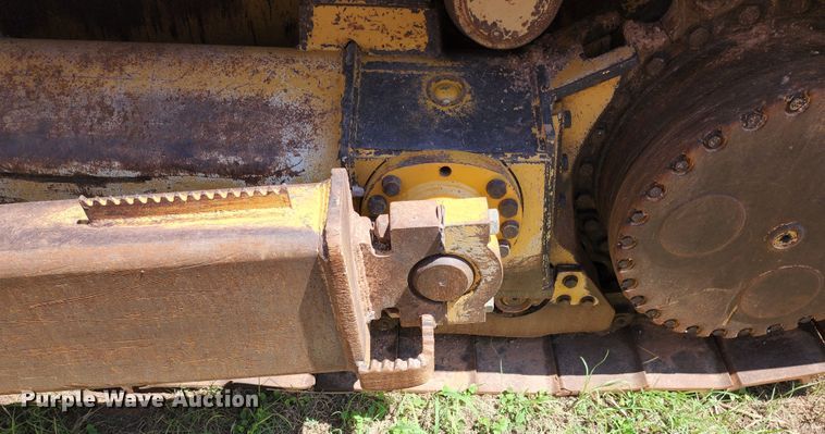 image for item DJ8992 2006 John Deere 750J  dozer