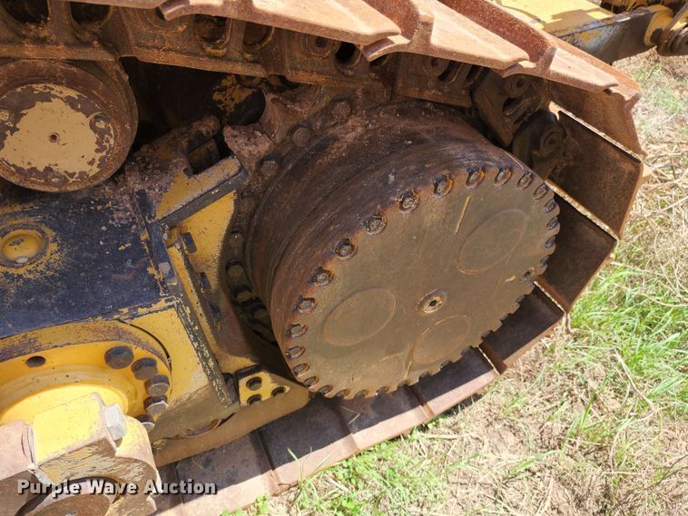 image for item DJ8992 2006 John Deere 750J  dozer