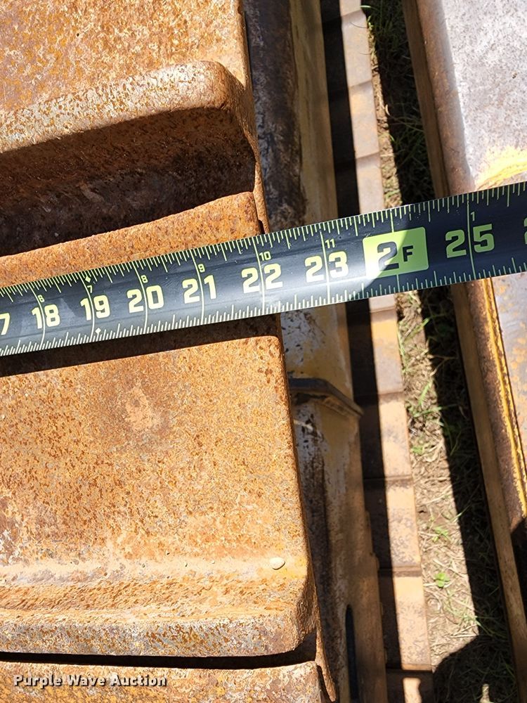 image for item DJ8992 2006 John Deere 750J  dozer