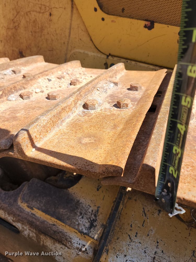 image for item DJ8992 2006 John Deere 750J  dozer