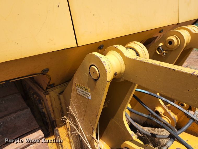 image for item DJ8992 2006 John Deere 750J  dozer