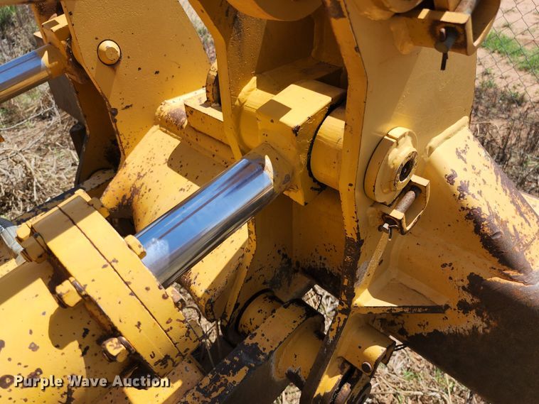 image for item DJ8992 2006 John Deere 750J  dozer