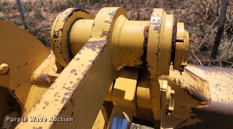 image for item DJ8992 2006 John Deere 750J  dozer