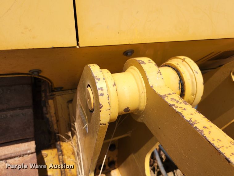 image for item DJ8992 2006 John Deere 750J  dozer