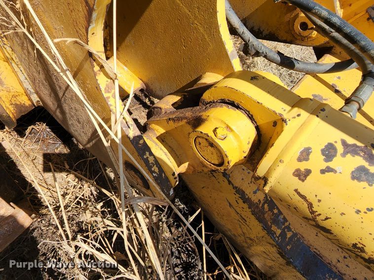 image for item DJ8992 2006 John Deere 750J  dozer