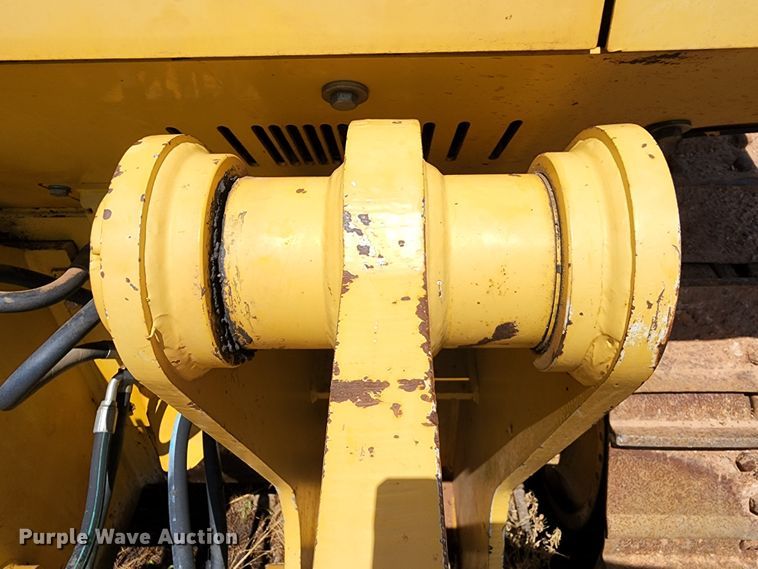 image for item DJ8992 2006 John Deere 750J  dozer