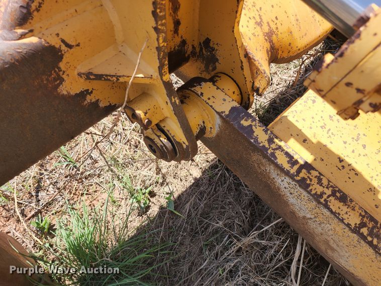 image for item DJ8992 2006 John Deere 750J  dozer