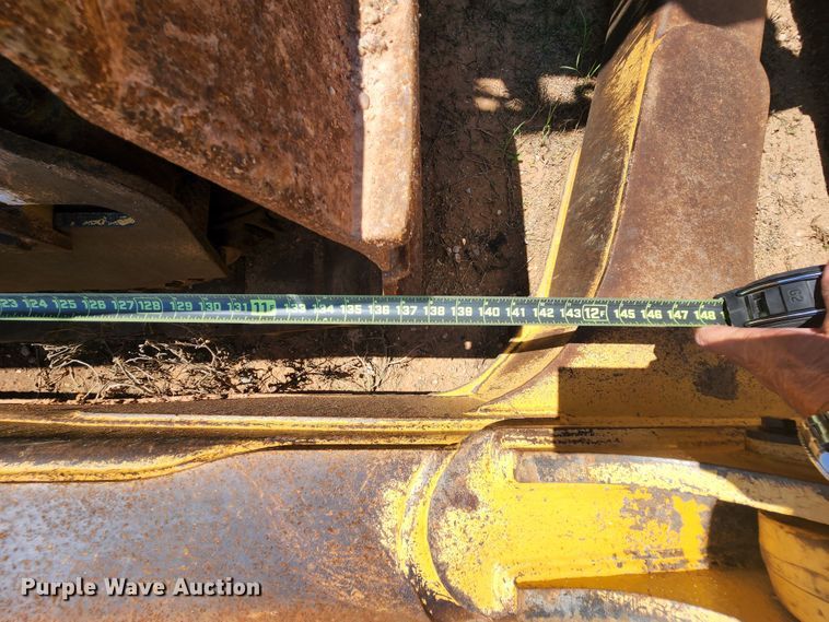 image for item DJ8992 2006 John Deere 750J  dozer