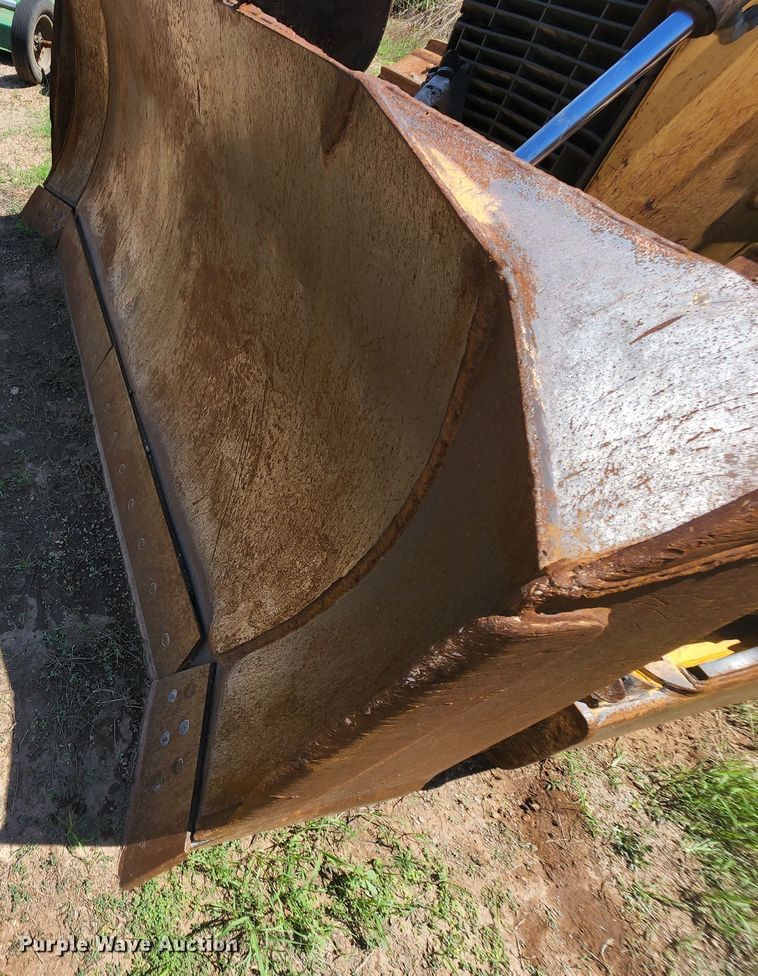 image for item DJ8992 2006 John Deere 750J  dozer