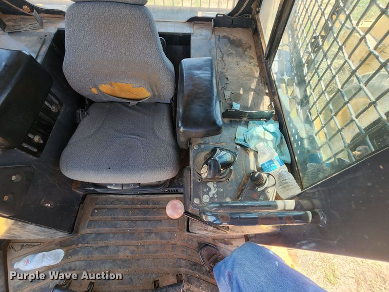 image for item DJ8992 2006 John Deere 750J  dozer