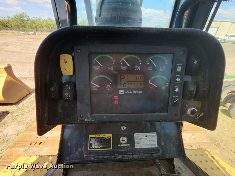 image for item DJ8992 2006 John Deere 750J  dozer