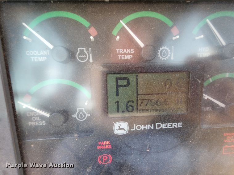 image for item DJ8992 2006 John Deere 750J  dozer