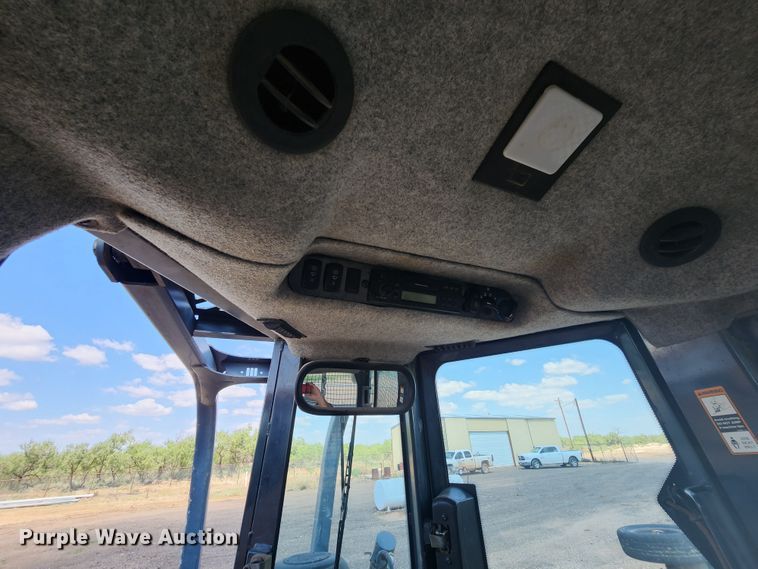 image for item DJ8992 2006 John Deere 750J  dozer