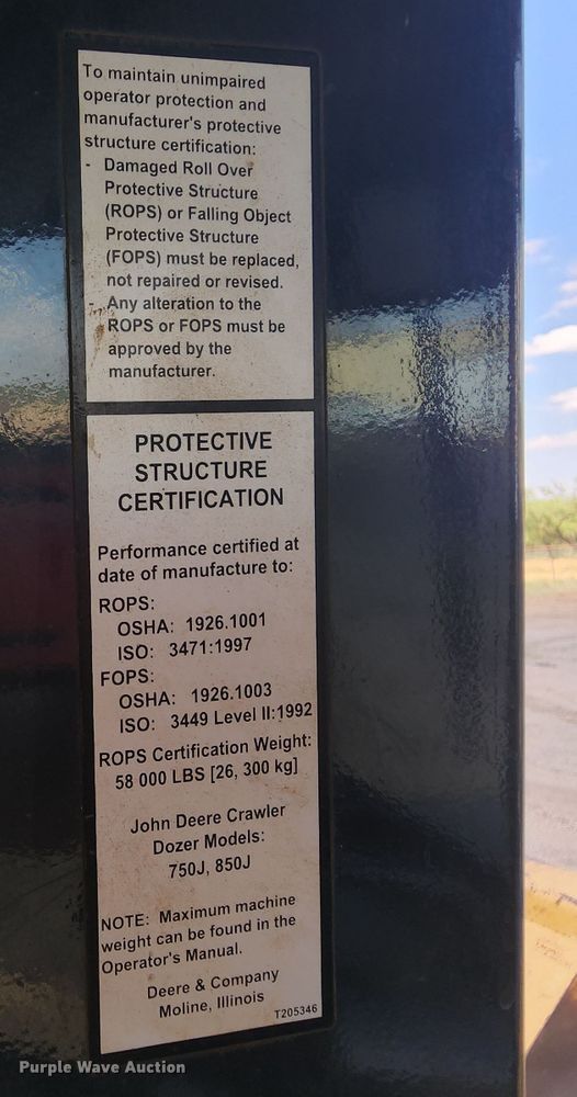 image for item DJ8992 2006 John Deere 750J  dozer