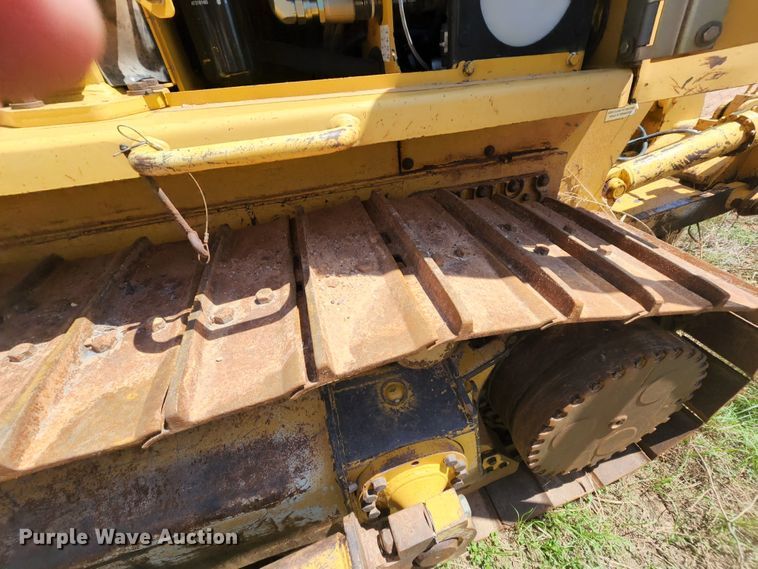 image for item DJ8992 2006 John Deere 750J  dozer