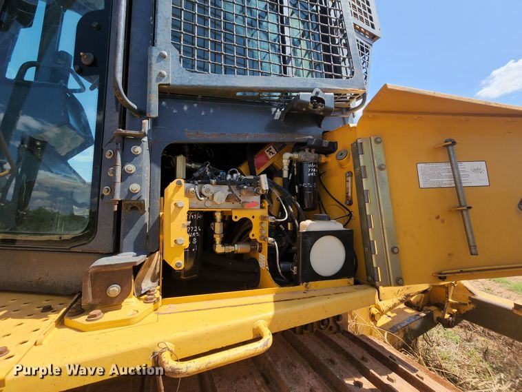 image for item DJ8992 2006 John Deere 750J  dozer