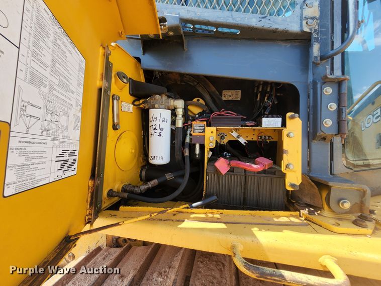 image for item DJ8992 2006 John Deere 750J  dozer