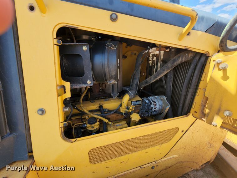 image for item DJ8992 2006 John Deere 750J  dozer