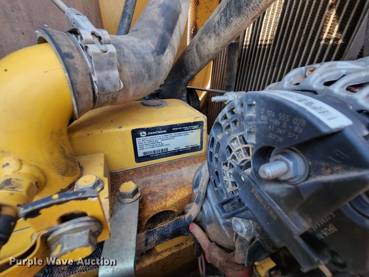 image for item DJ8992 2006 John Deere 750J  dozer