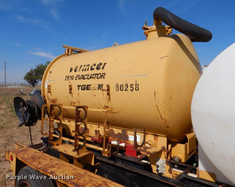 image for item DM2497 Vermeer E900  vacuum excavator