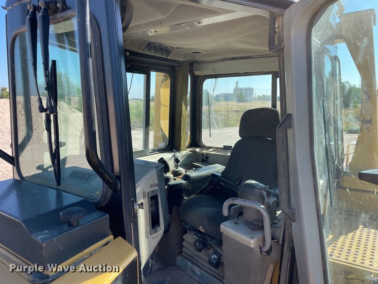 image for item DN5163 2005 Caterpillar D6R XL Series II  dozer