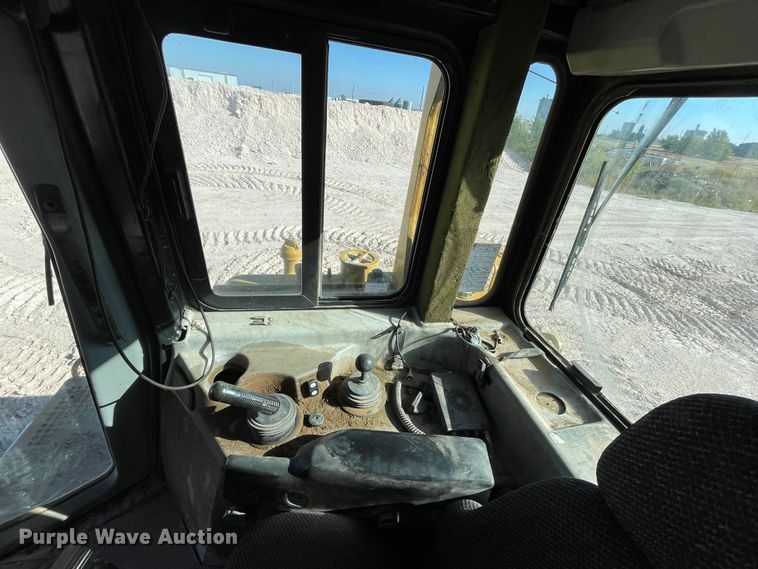 image for item DN5163 2005 Caterpillar D6R XL Series II  dozer