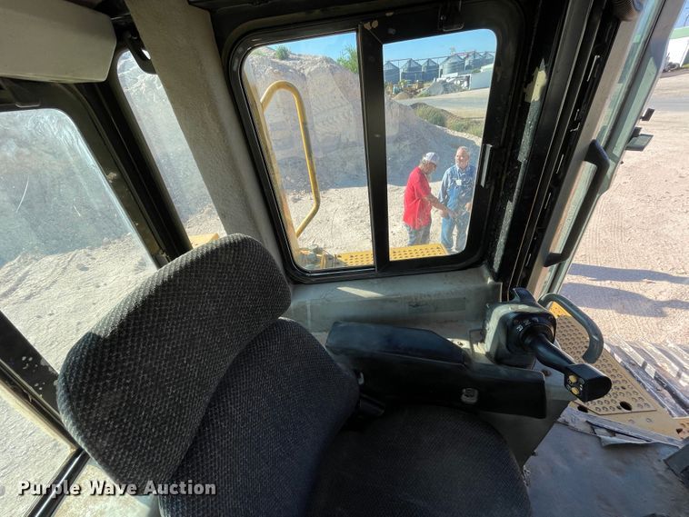 image for item DN5163 2005 Caterpillar D6R XL Series II  dozer