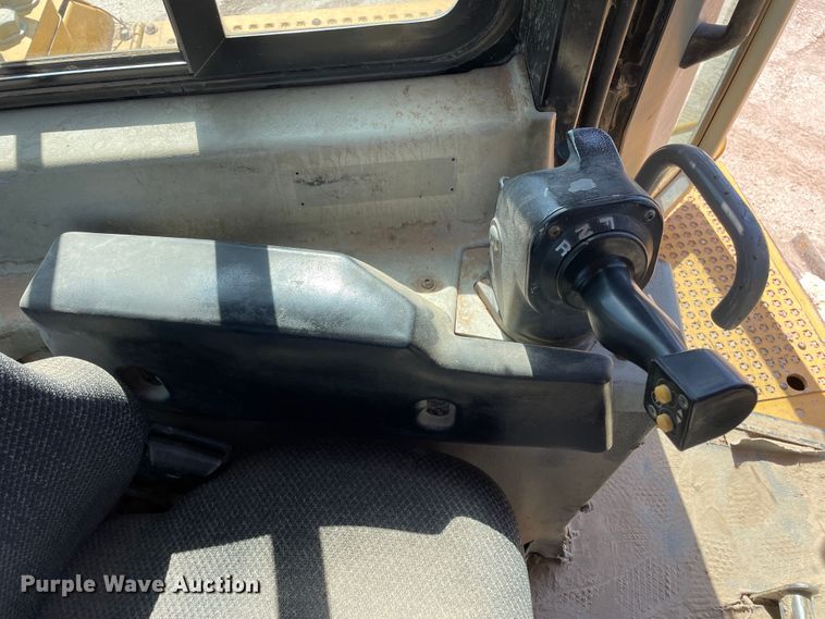 image for item DN5163 2005 Caterpillar D6R XL Series II  dozer