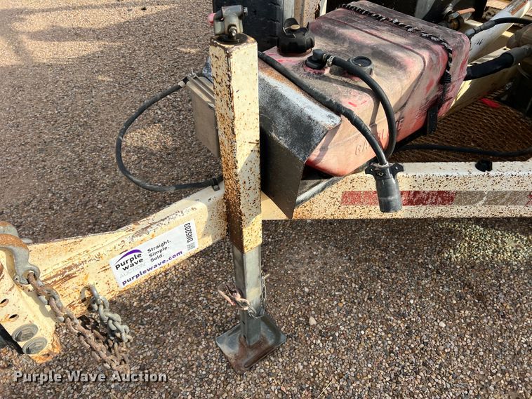 image for item DN5203 2009 Larson  reel trailer