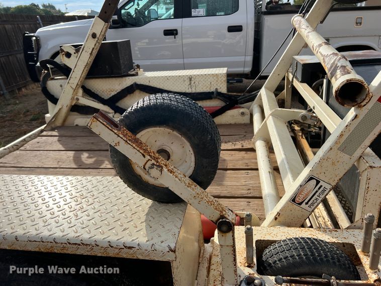 image for item DN5203 2009 Larson  reel trailer