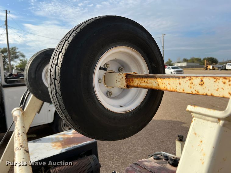 image for item DN5203 2009 Larson  reel trailer