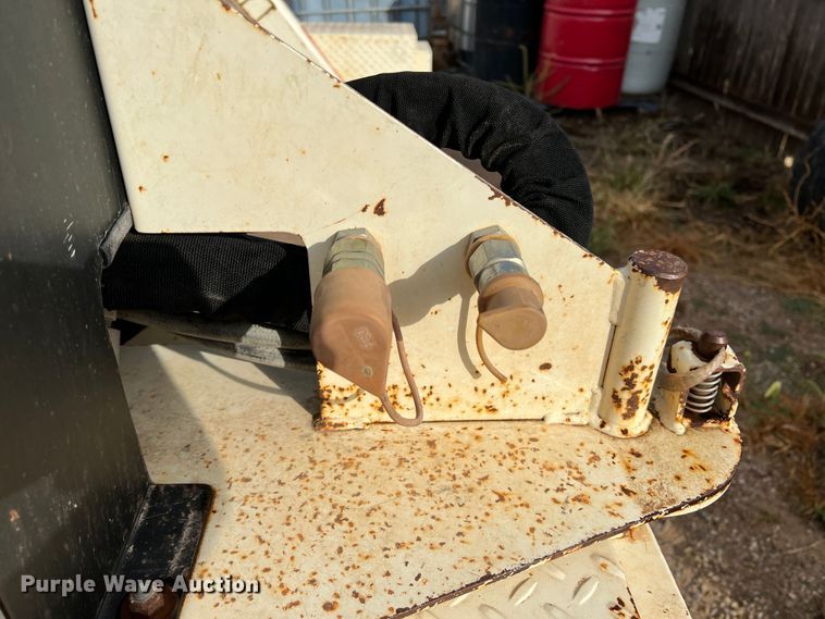 image for item DN5203 2009 Larson  reel trailer