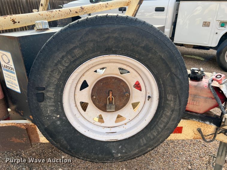 image for item DN5203 2009 Larson  reel trailer