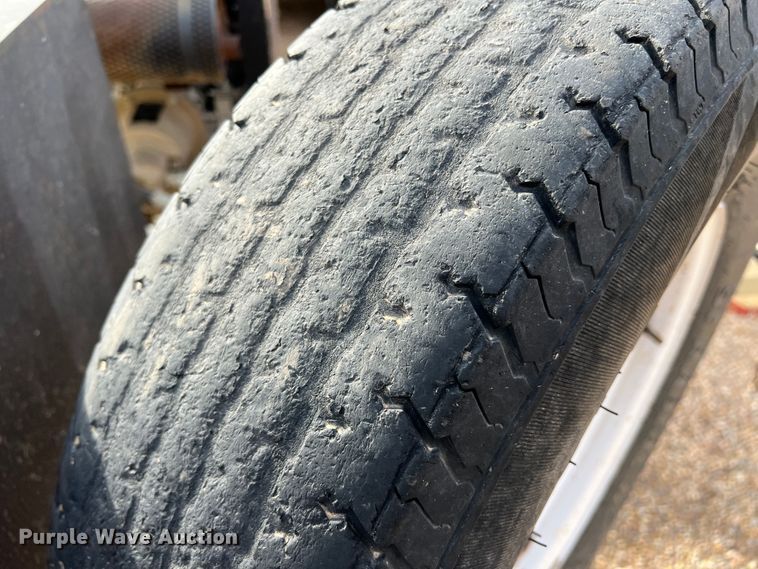 image for item DN5203 2009 Larson  reel trailer