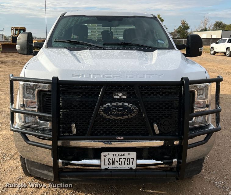 image for item DN5204 2019 Ford  F350 Super Duty  Crew Cab utility bed pickup truck