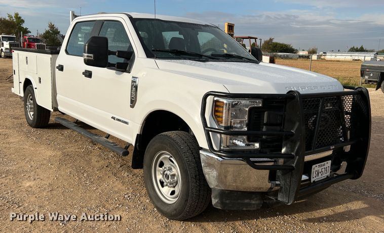 image for item DN5204 2019 Ford  F350 Super Duty  Crew Cab utility bed pickup truck