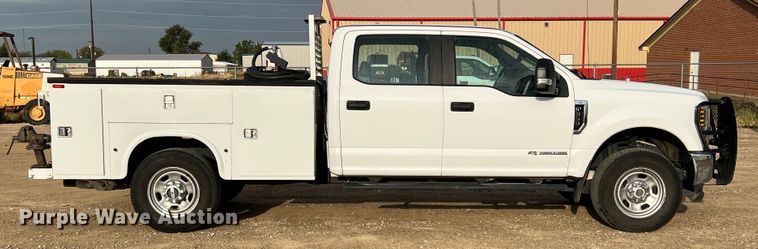 image for item DN5204 2019 Ford  F350 Super Duty  Crew Cab utility bed pickup truck