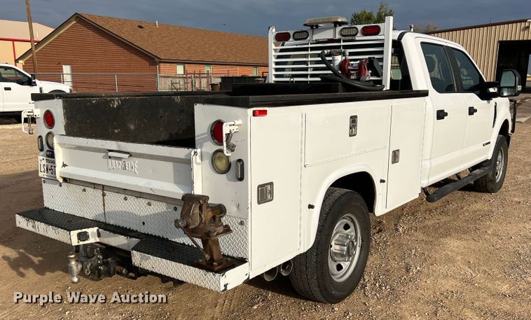 image for item DN5204 2019 Ford  F350 Super Duty  Crew Cab utility bed pickup truck