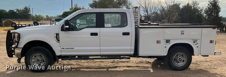 image for item DN5204 2019 Ford  F350 Super Duty  Crew Cab utility bed pickup truck