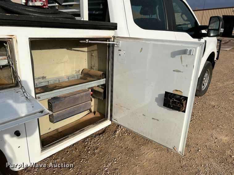 image for item DN5204 2019 Ford  F350 Super Duty  Crew Cab utility bed pickup truck