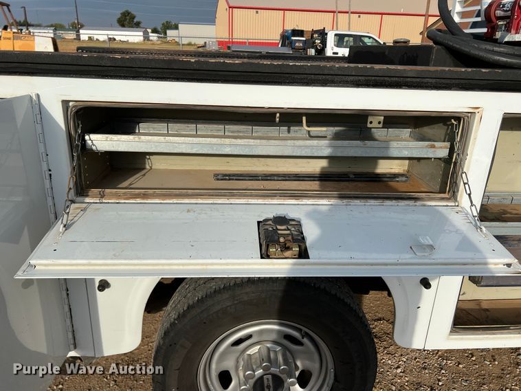 image for item DN5204 2019 Ford  F350 Super Duty  Crew Cab utility bed pickup truck