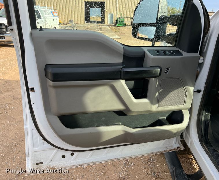 image for item DN5204 2019 Ford  F350 Super Duty  Crew Cab utility bed pickup truck