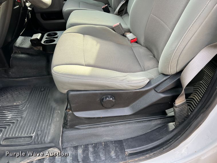 image for item DN5204 2019 Ford  F350 Super Duty  Crew Cab utility bed pickup truck