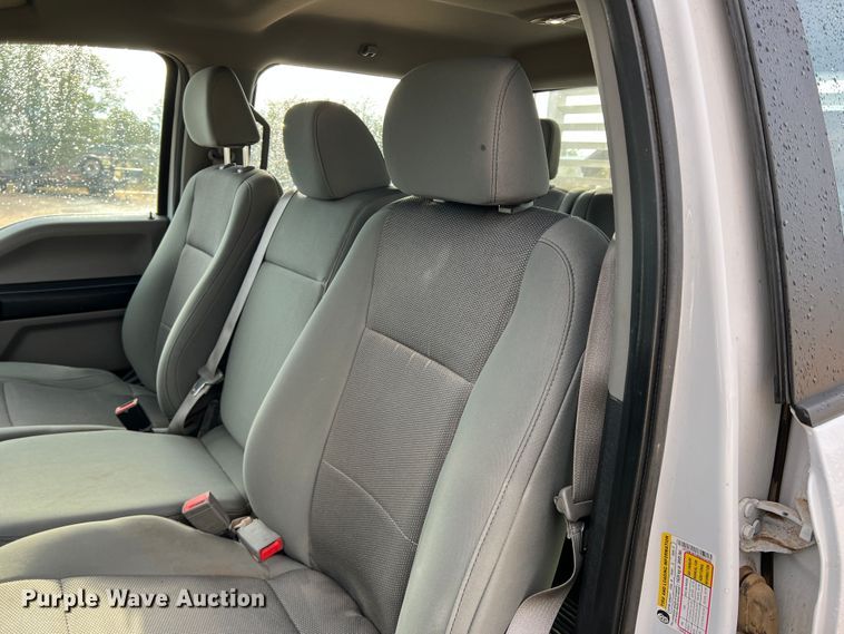 image for item DN5204 2019 Ford  F350 Super Duty  Crew Cab utility bed pickup truck