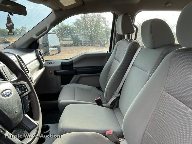 image for item DN5204 2019 Ford  F350 Super Duty  Crew Cab utility bed pickup truck