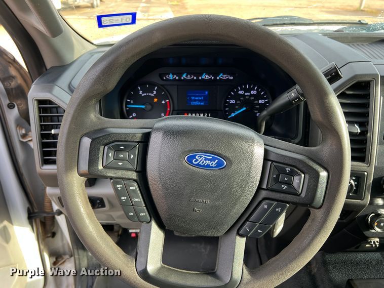 image for item DN5204 2019 Ford  F350 Super Duty  Crew Cab utility bed pickup truck