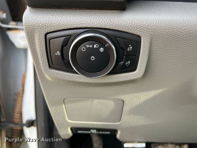 image for item DN5204 2019 Ford  F350 Super Duty  Crew Cab utility bed pickup truck