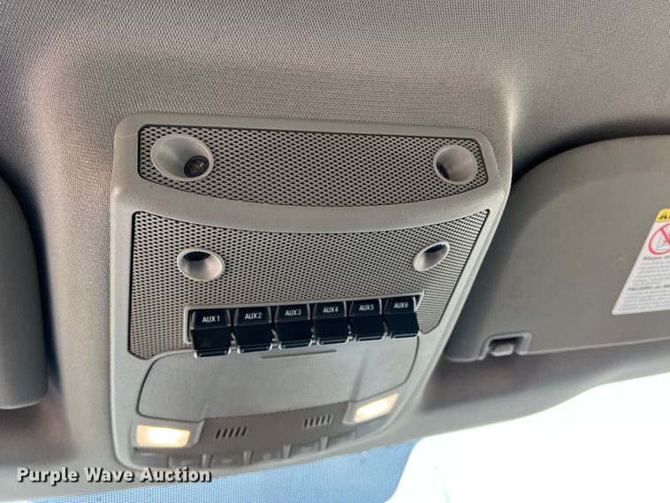 image for item DN5204 2019 Ford  F350 Super Duty  Crew Cab utility bed pickup truck