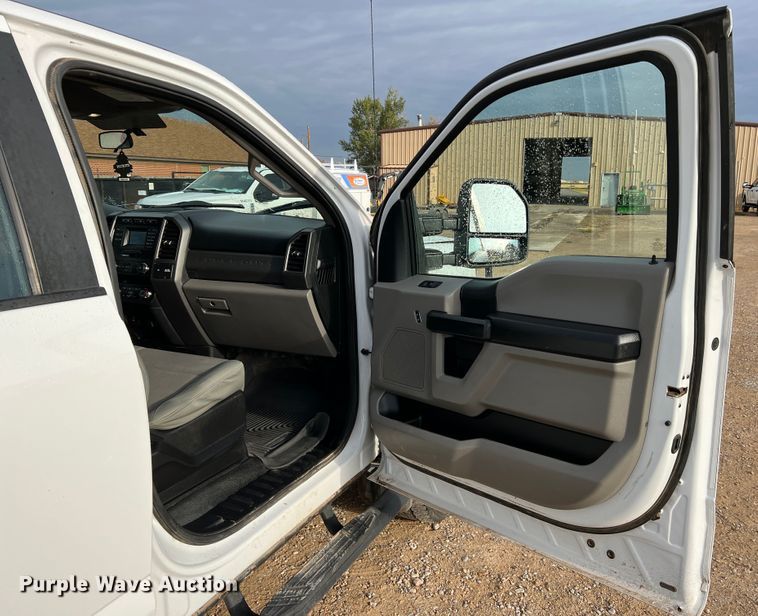 image for item DN5204 2019 Ford  F350 Super Duty  Crew Cab utility bed pickup truck