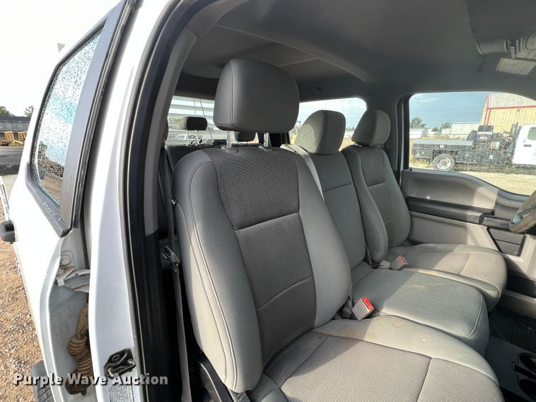 image for item DN5204 2019 Ford  F350 Super Duty  Crew Cab utility bed pickup truck